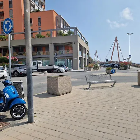Una Citta Sul Mare 36bis * Savona